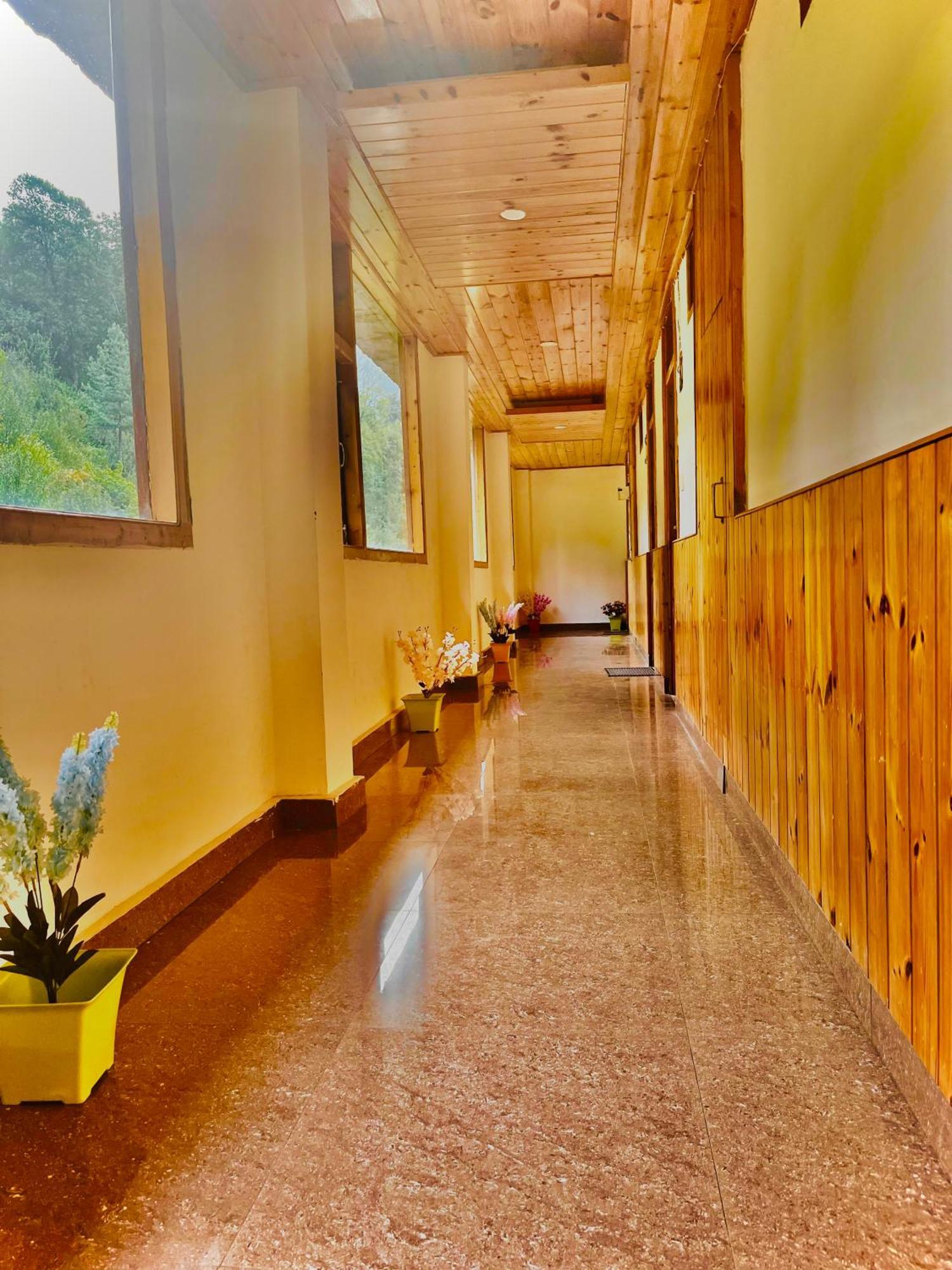 Himalayan Riverside Resort, Manali Экстерьер фото
